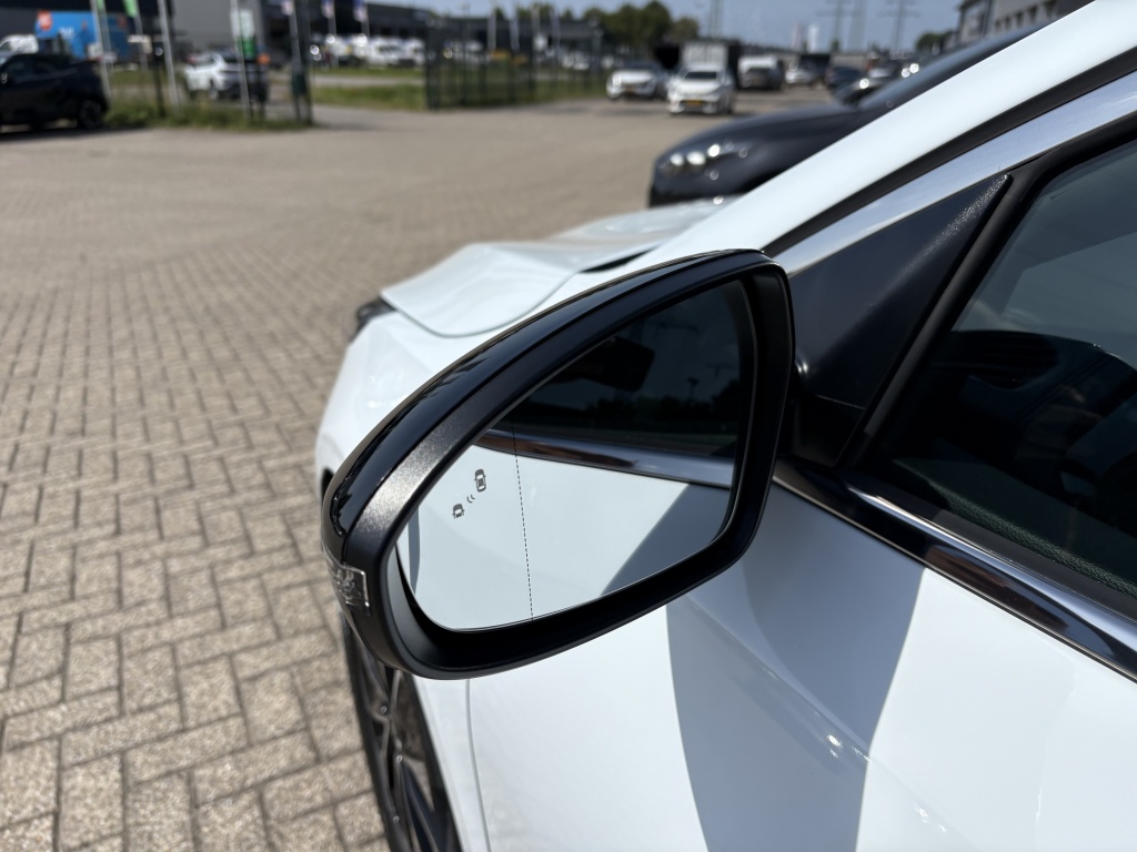 47093525-7.jpg