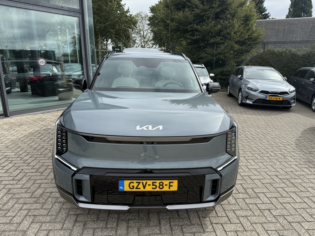 47767115-5.jpg