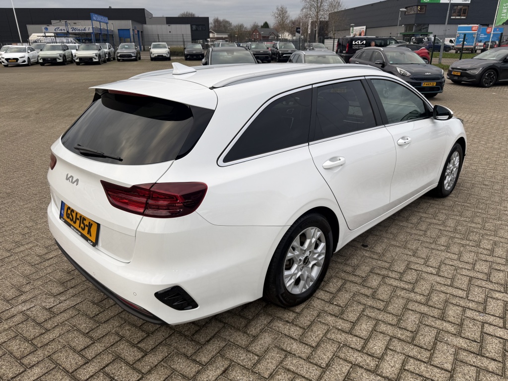 51112299-6.jpg