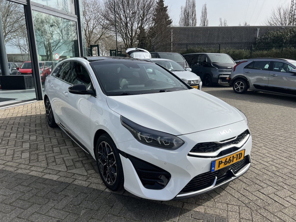 51728680-7.jpg
