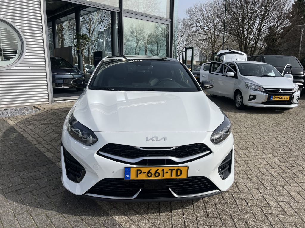 51728680-8.jpg